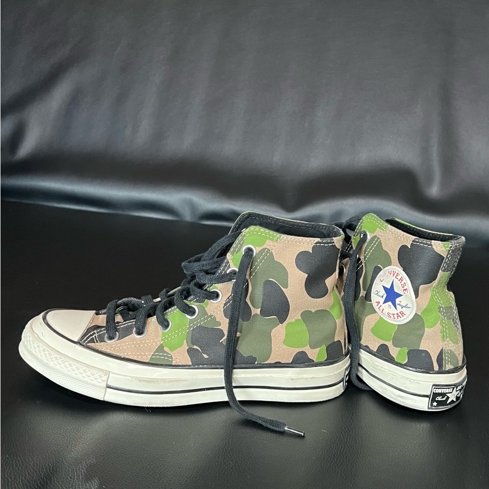 Gently worn Camo Converse. Men’s 5 1/2.